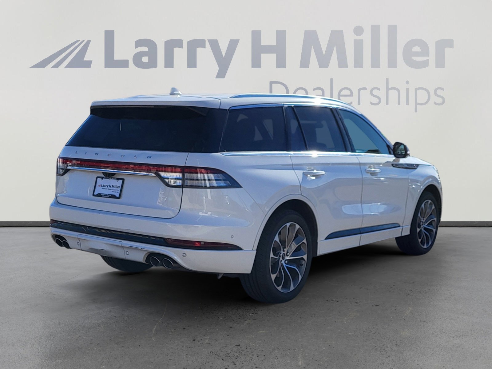 Used 2020 Lincoln Aviator Grand Touring w/ Equipment Group 302A image 5