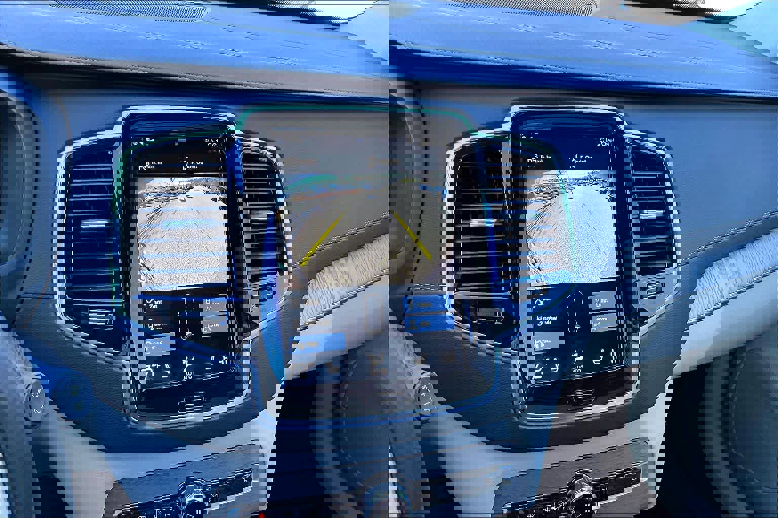 Used 2021 Volvo XC90 T8 Inscription w/ Lounge Package image 32