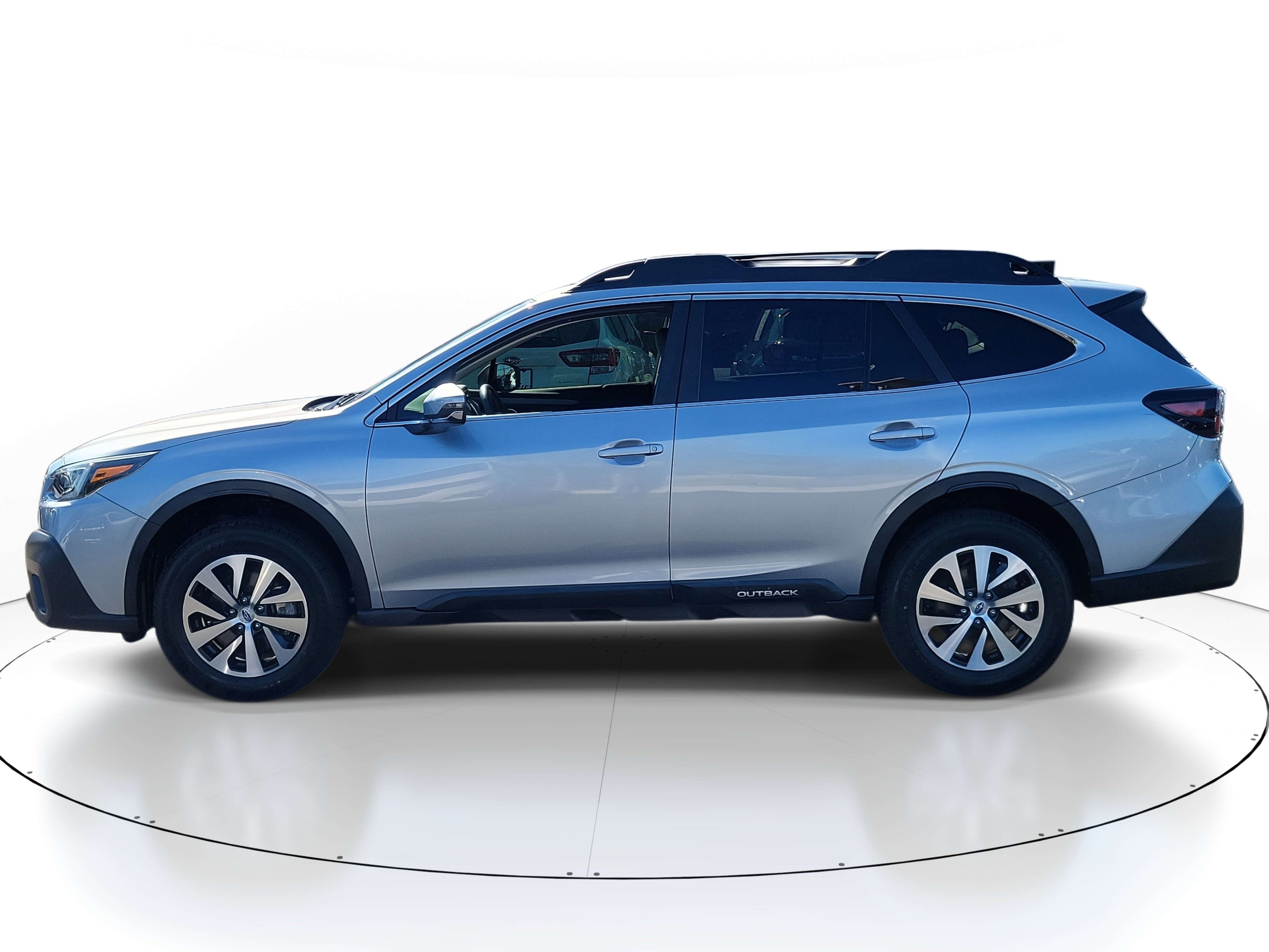 Used 2021 Subaru Outback Premium image 3