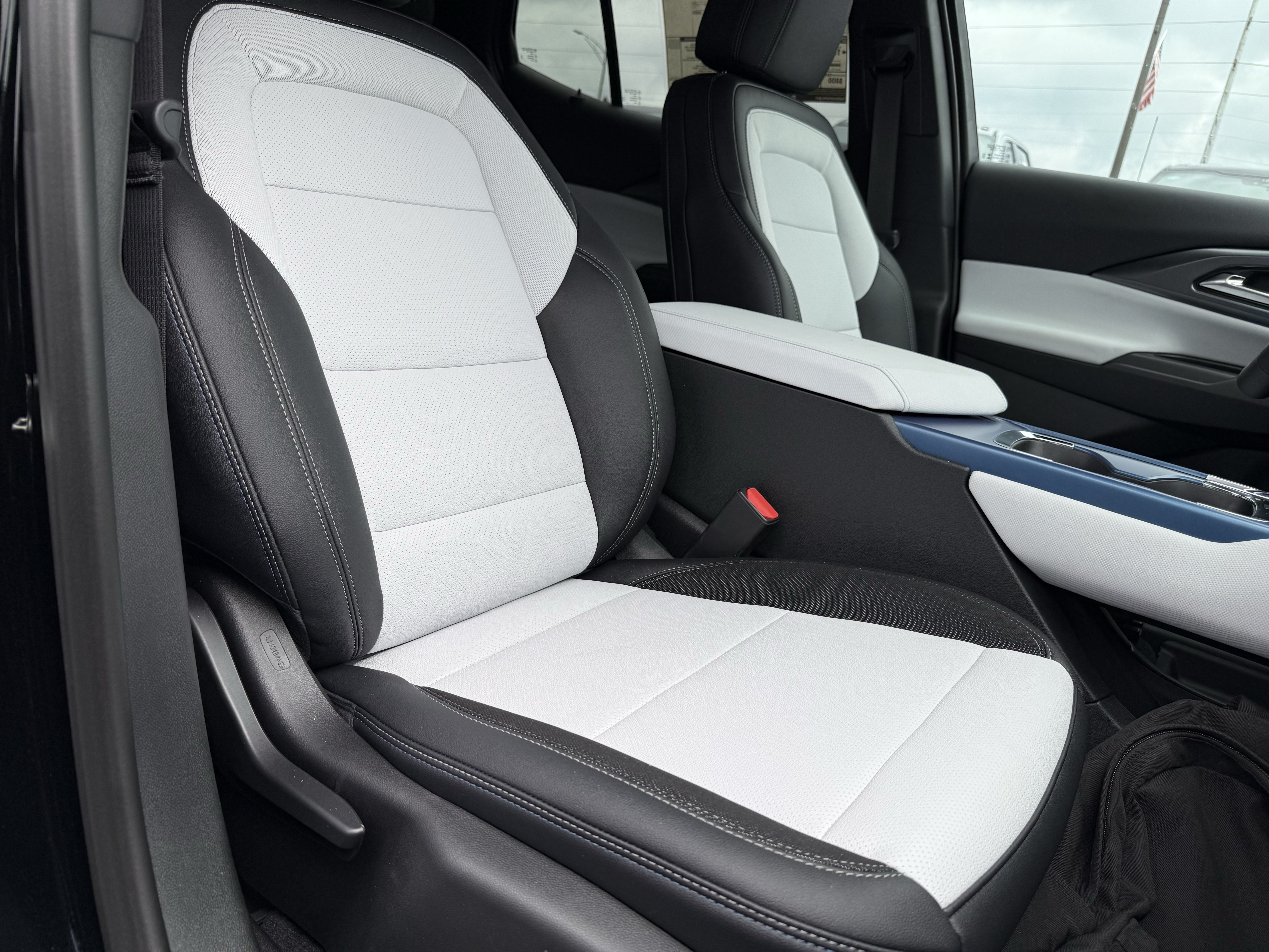 New 2026 Chevrolet Equinox EV LT FWD image 32