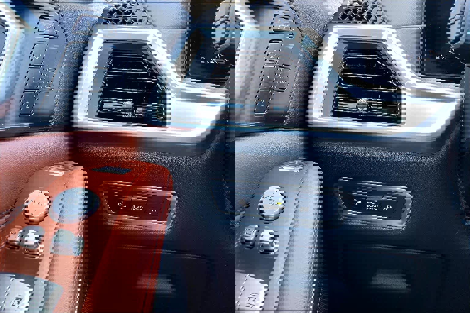 Used 2024 BMW X7 xDrive40i w/ M Sport Package AWD/4WD image 36