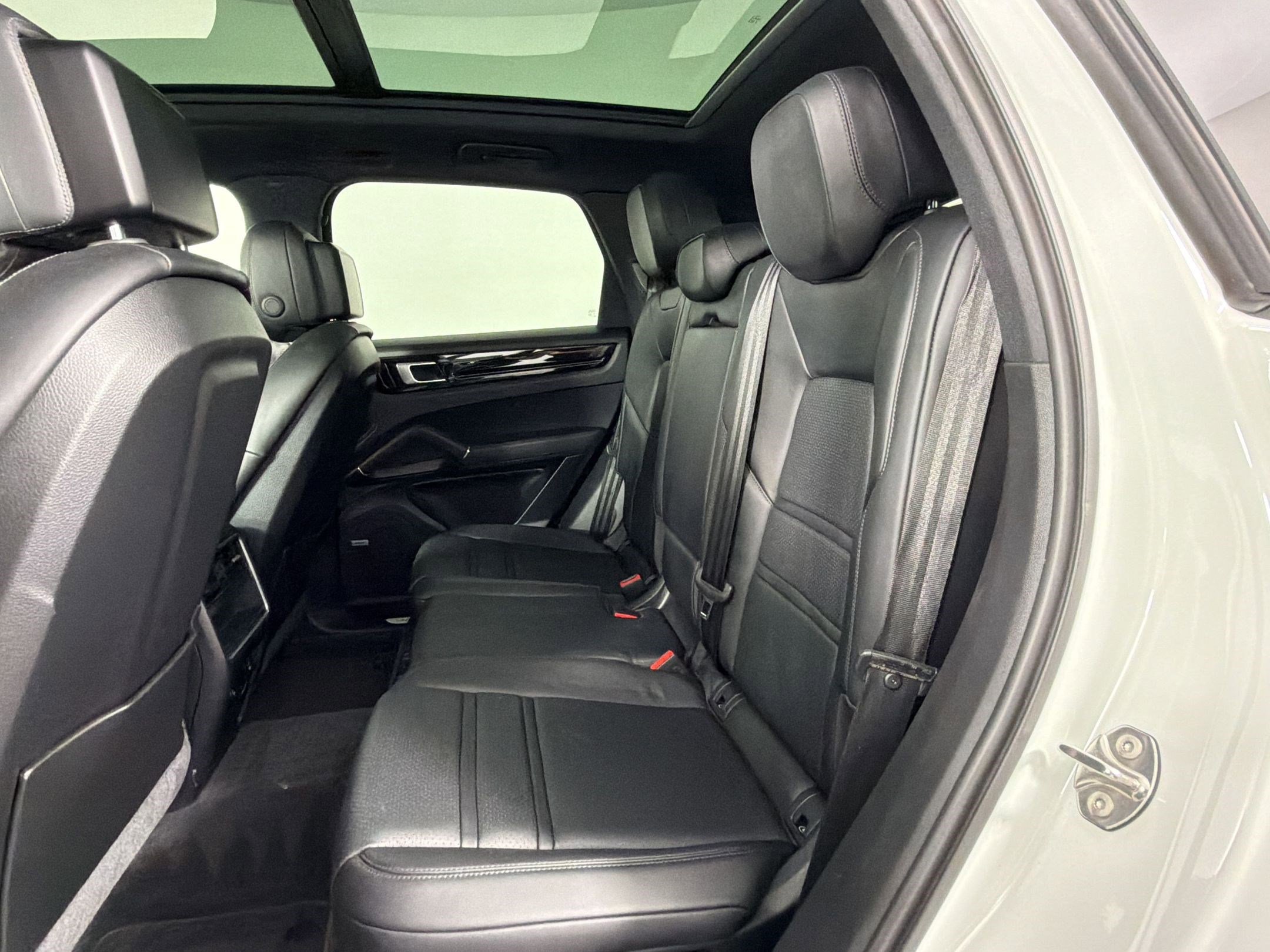 Certified 2019 Porsche Cayenne S image 15