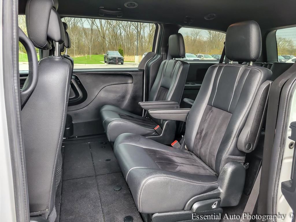 Used 2018 Dodge Grand Caravan SXT w/ Blacktop Package image 10