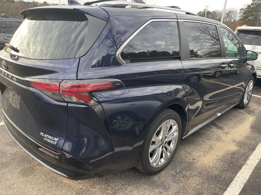 Used 2023 Toyota Sienna Platinum image 5