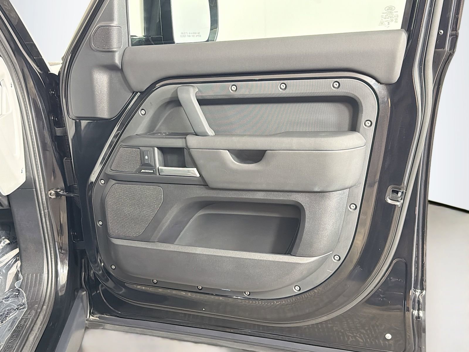 Certified 2025 Land Rover Defender 110 S AWD/4WD image 33