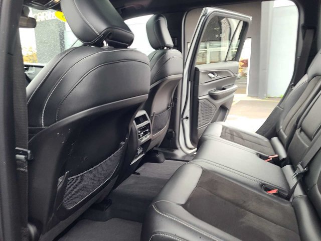 Used 2023 Jeep Grand Cherokee Altitude AWD/4WD image 26