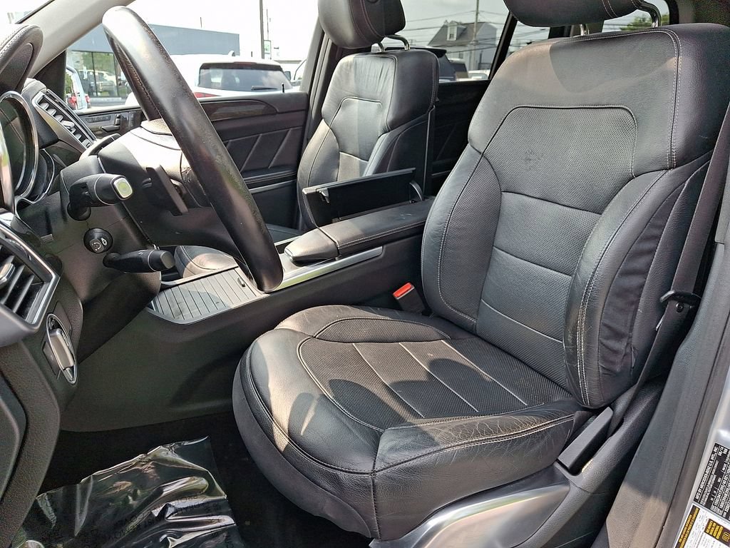 Used 2015 Mercedes-Benz GL 550 4MATIC image 18