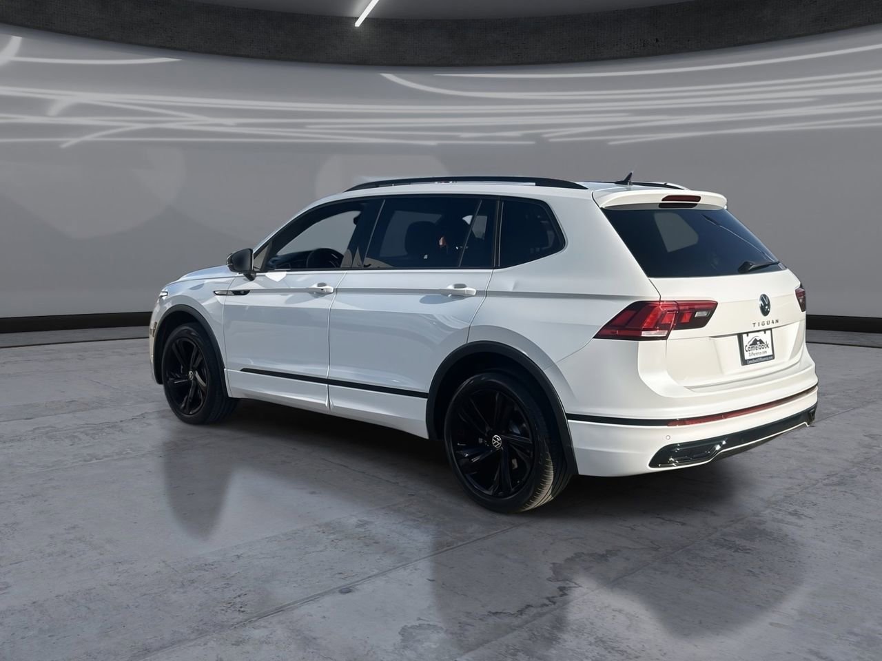 Certified 2024 Volkswagen Tiguan SE R-Line FWD image 4