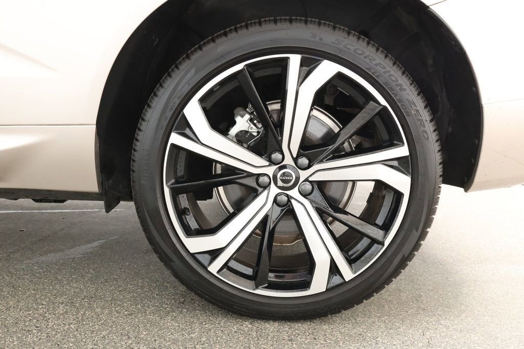 Used 2025 Volvo XC60 T8 Ultra w/ Protection Package Premier image 7