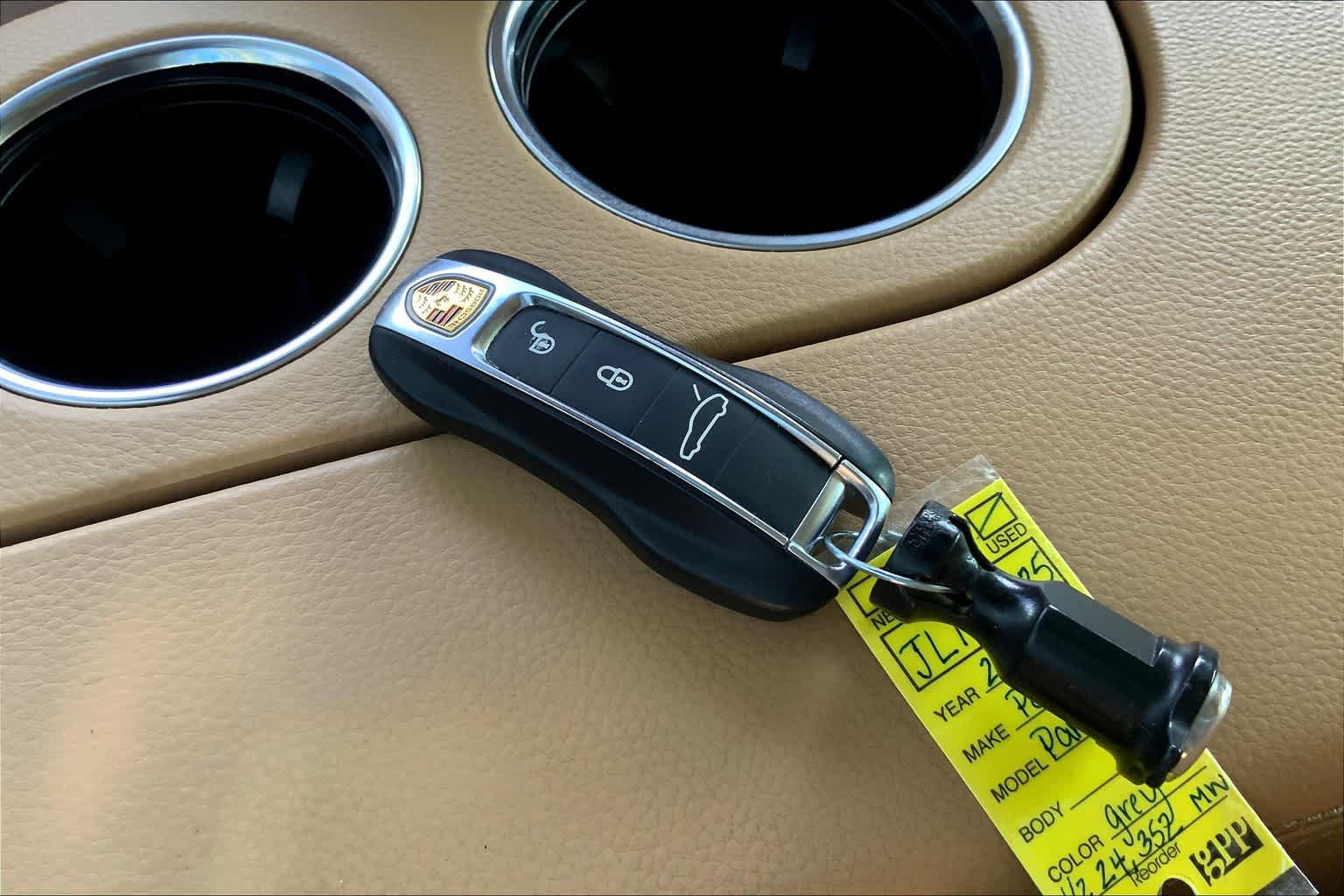 Used 2018 Porsche Panamera RWD image 15