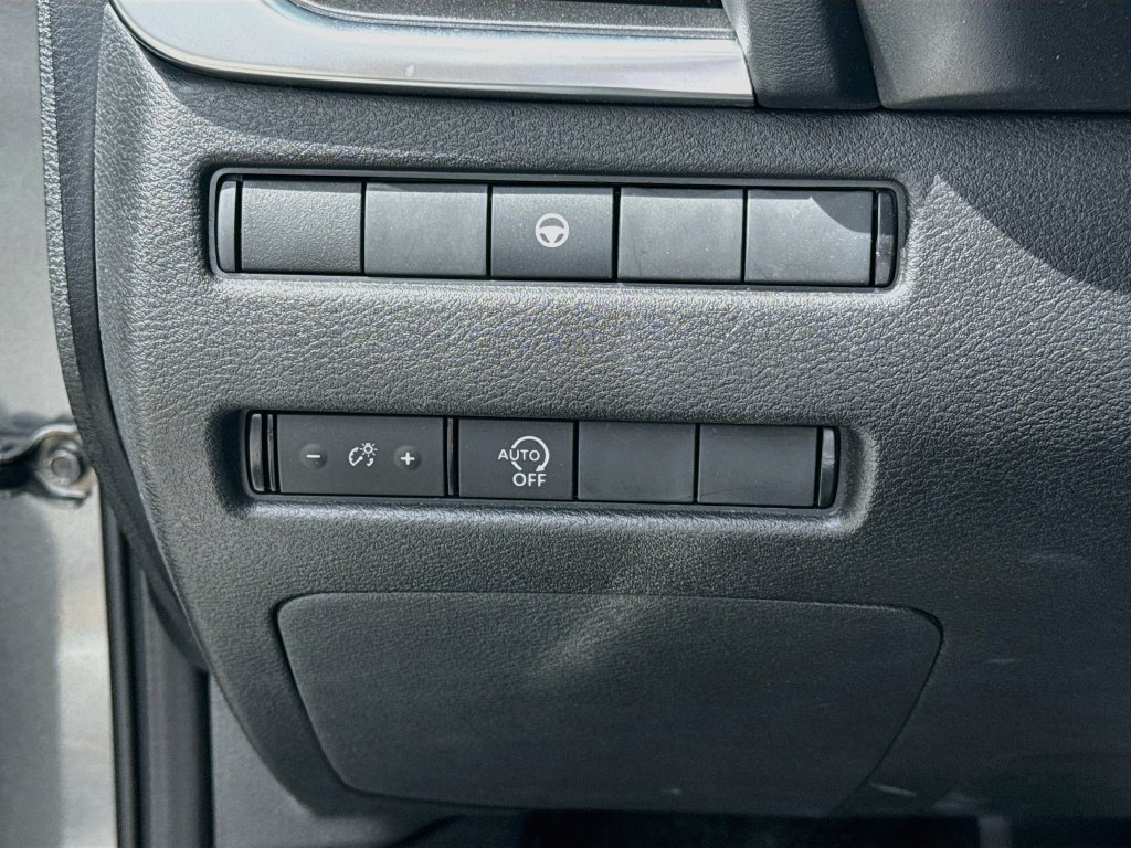 Used 2023 Nissan Rogue SV AWD/4WD image 11