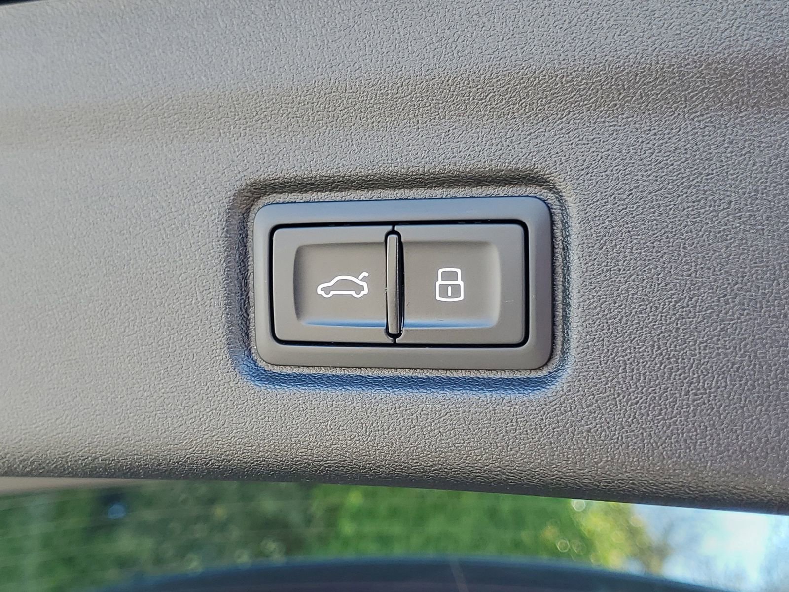 Used 2025 Audi Q6 e-tron Premium w/ Convenience Package image 9