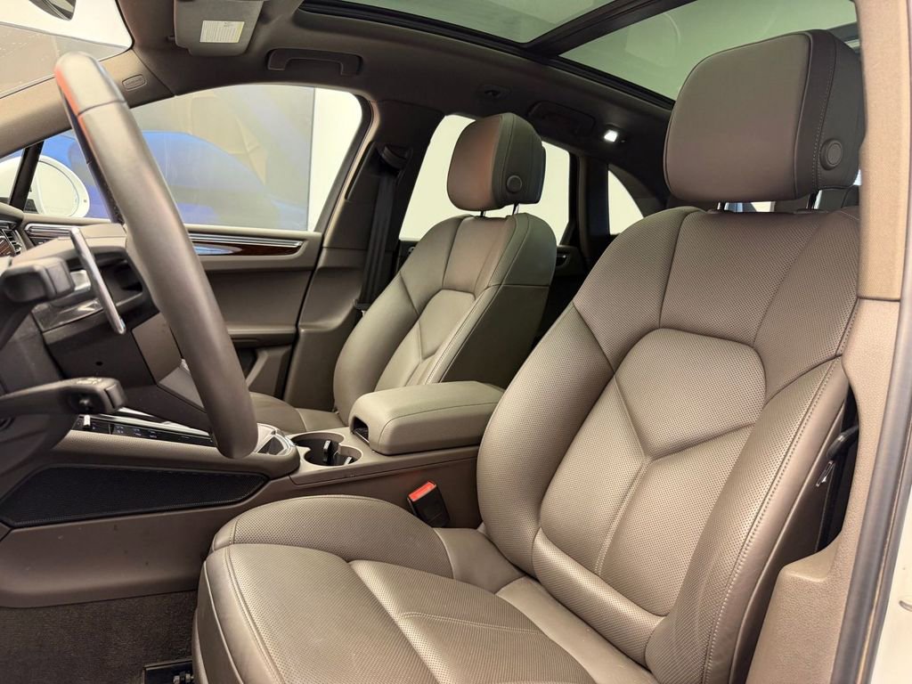 Used 2022 Porsche Macan S AWD/4WD image 18
