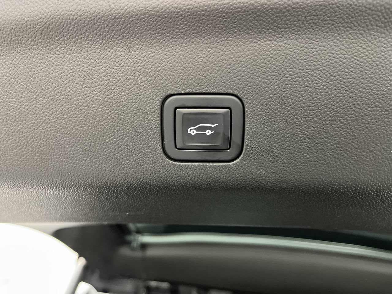 Certified 2022 GMC Yukon SLT w/ SLT Premium Package AWD/4WD image 36