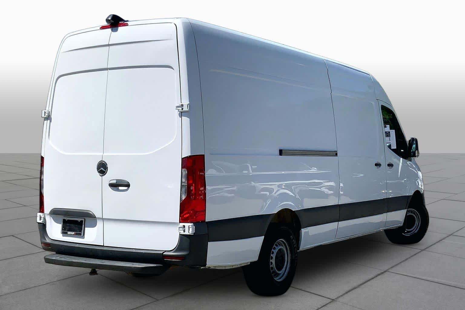 Used 2022 Mercedes-Benz Sprinter 2500 image 13