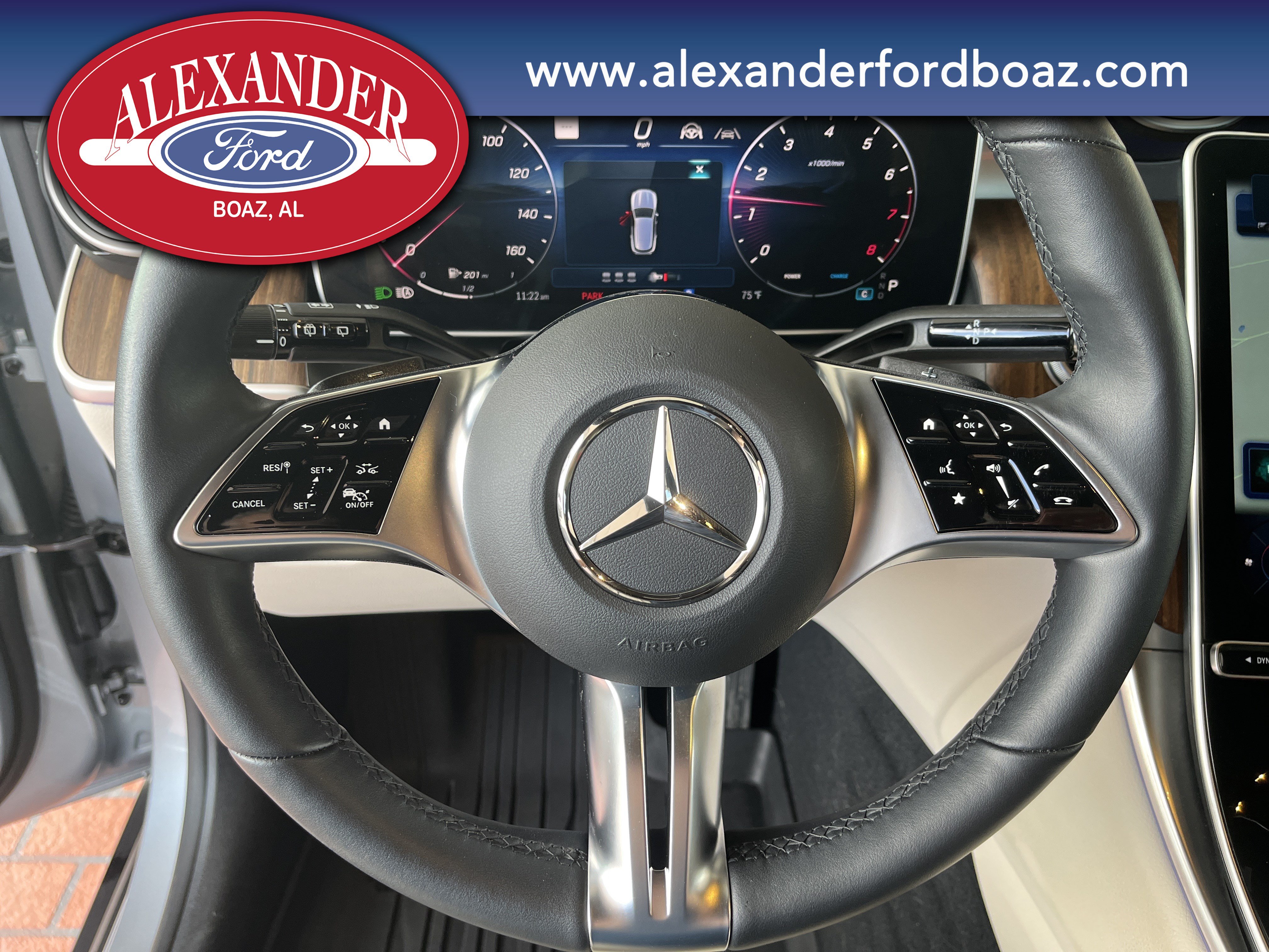 Used 2025 Mercedes-Benz GLC 300 4MATIC image 22