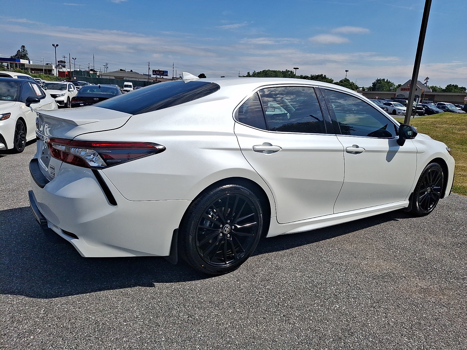 Used 2022 Toyota Camry XSE FWD image 6