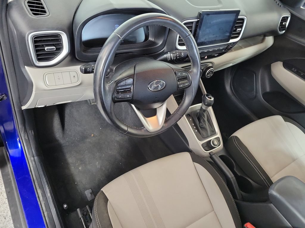 Used 2023 Hyundai Venue SEL FWD image 11