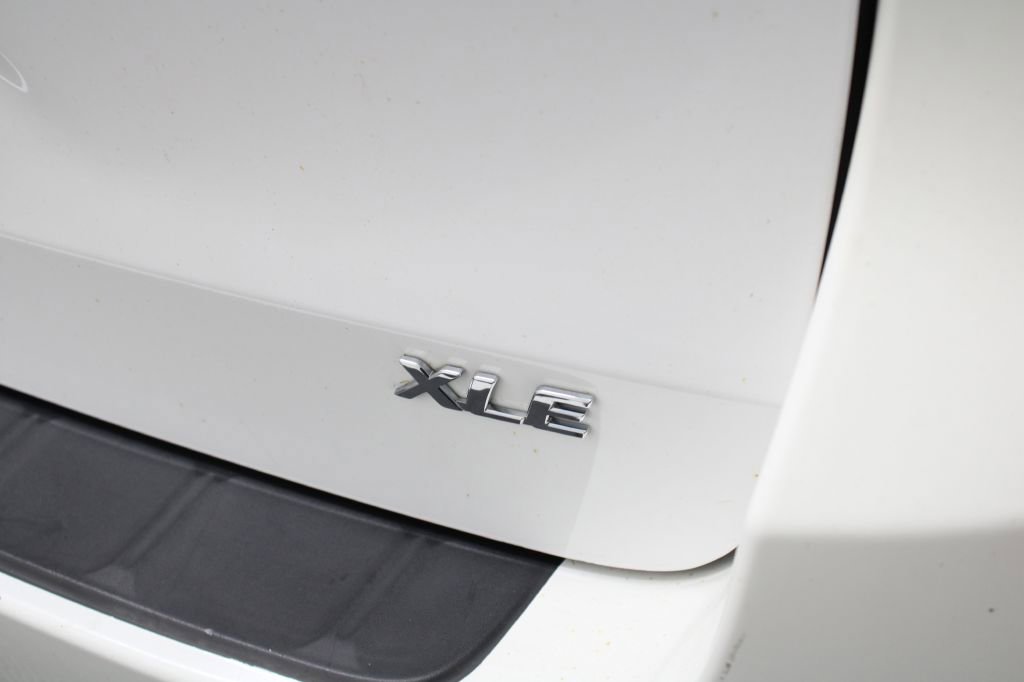 Used 2013 Toyota Sienna XLE image 10