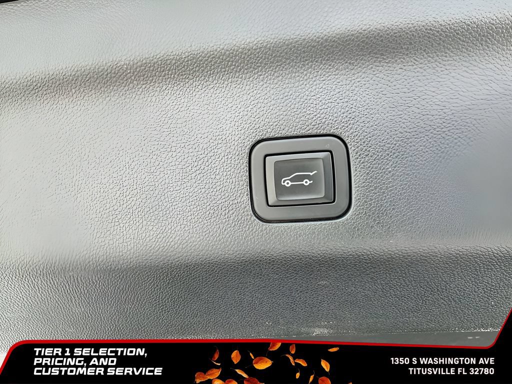 Used 2024 Chevrolet Suburban LT AWD/4WD image 17