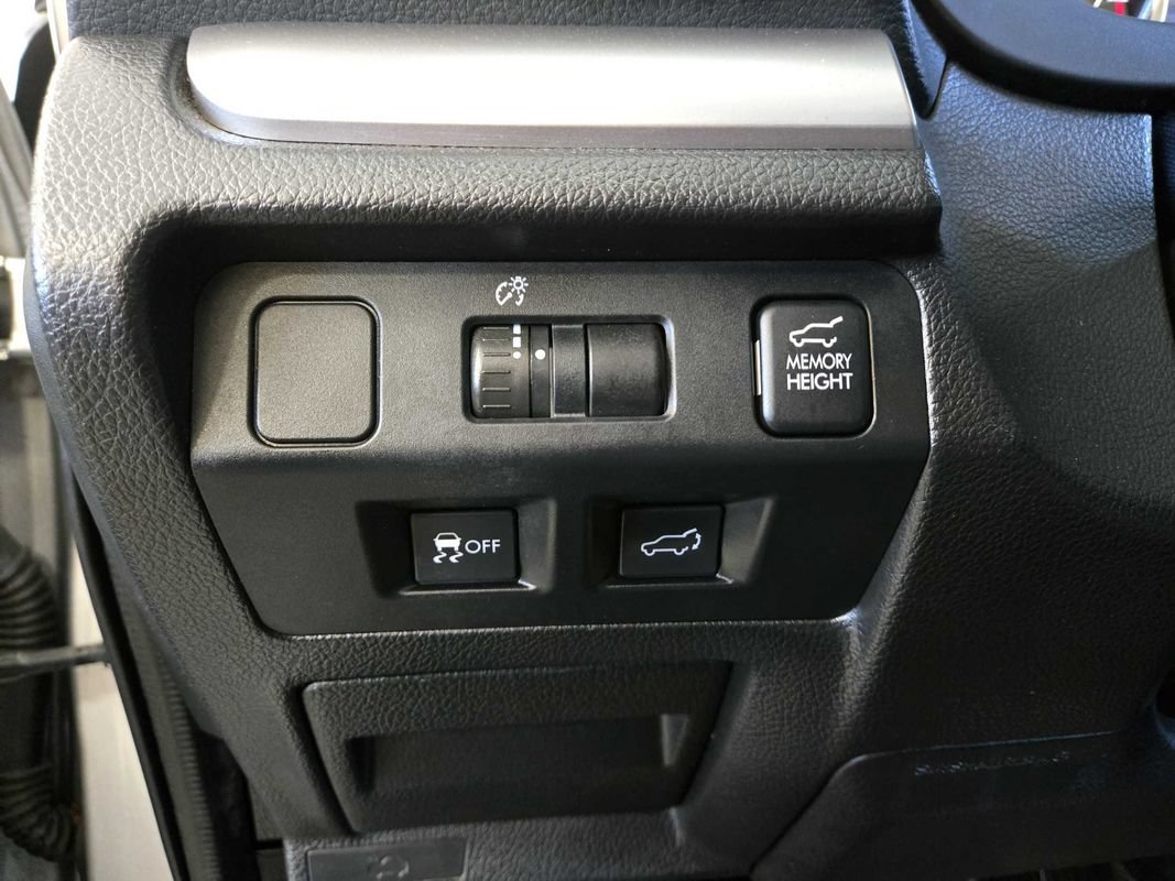 Used 2014 Subaru Forester 2.5i Limited AWD/4WD image 12
