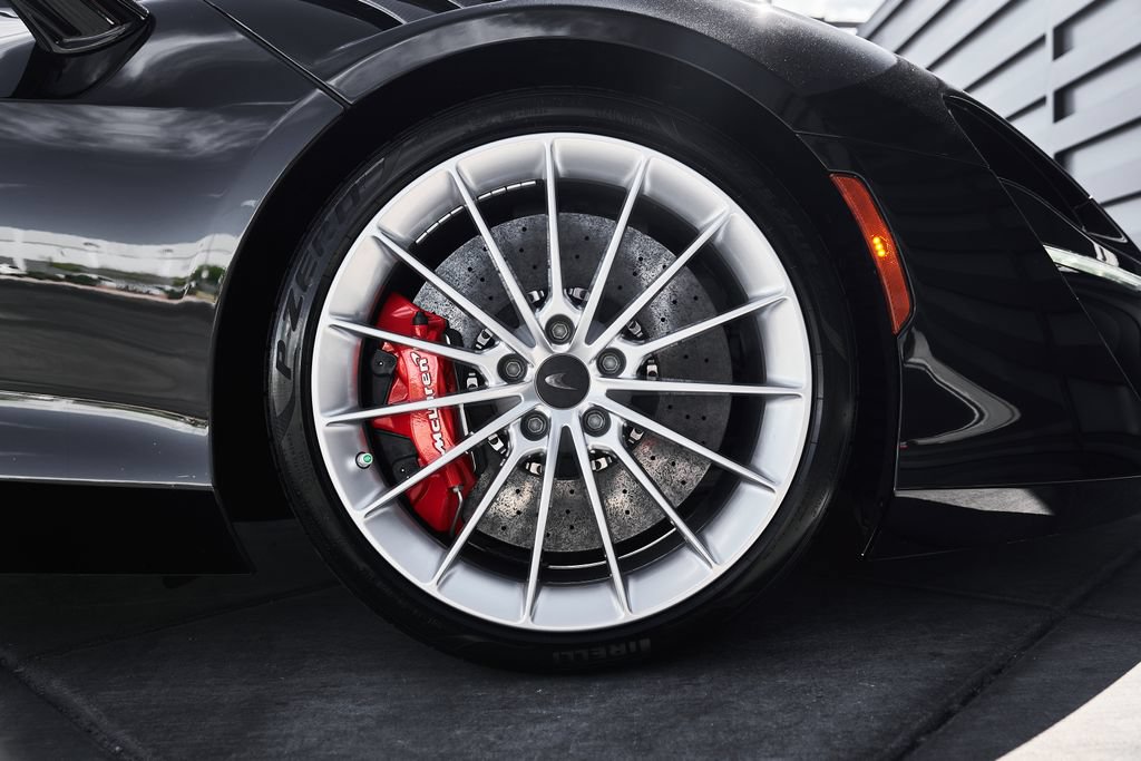 Used 2024 McLaren Artura RWD image 20