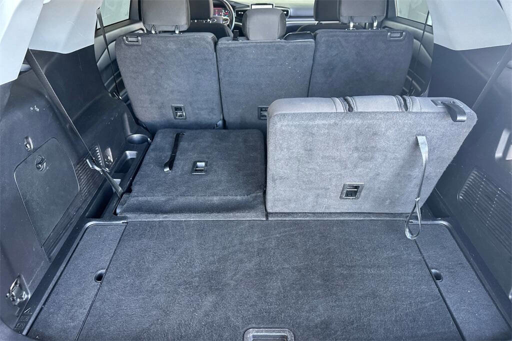 Used 2022 Ford Explorer XLT image 16