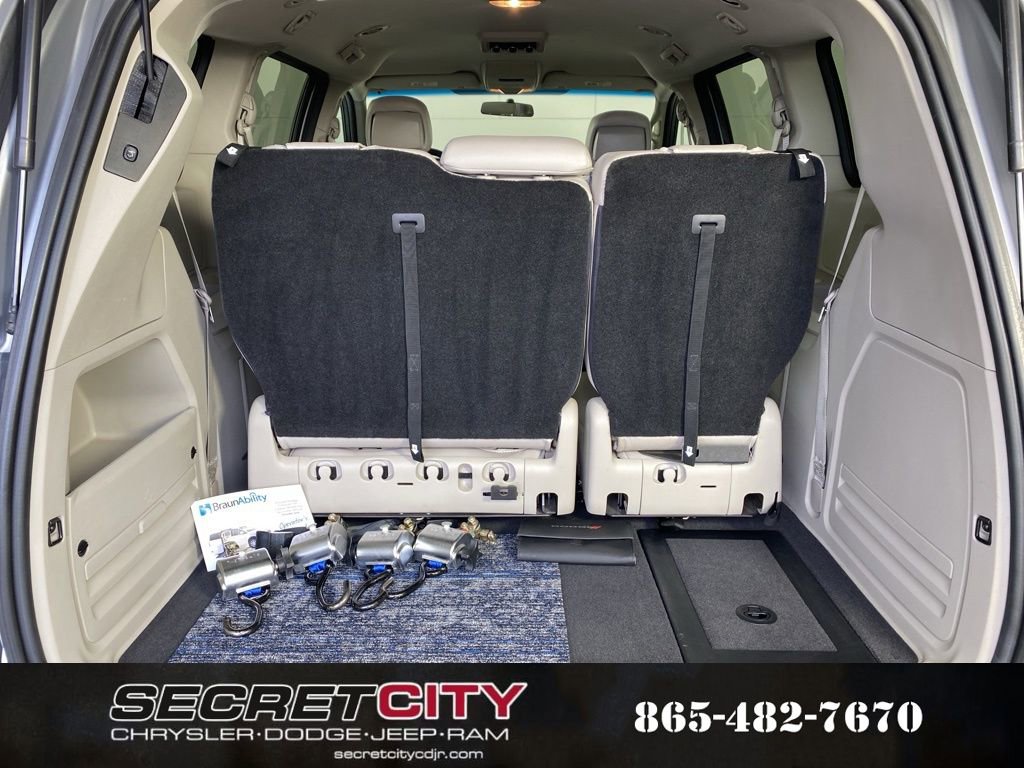 Used 2014 Dodge Grand Caravan SXT image 29