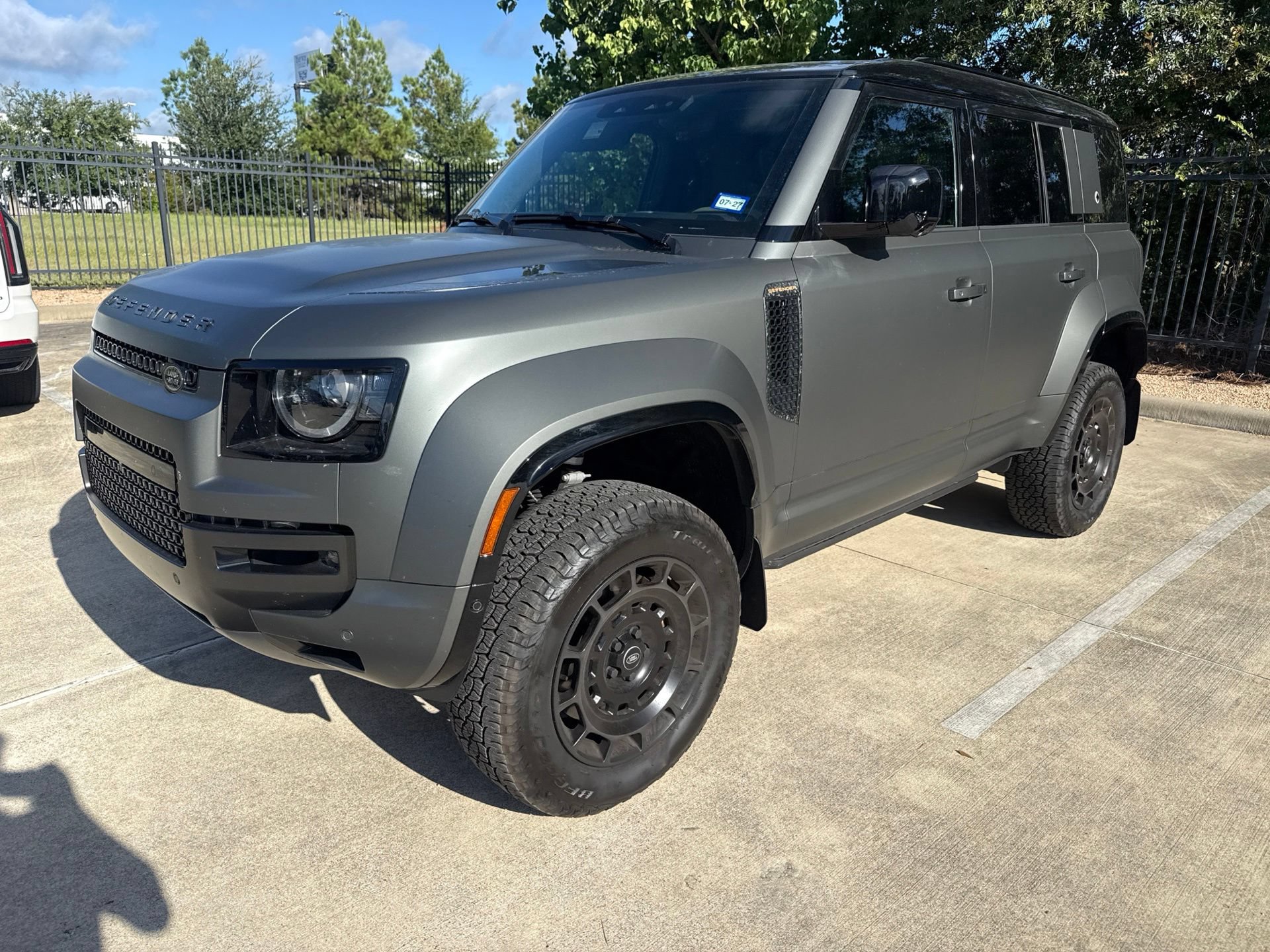 Used 2025 Land Rover Defender 110 AWD/4WD image 8