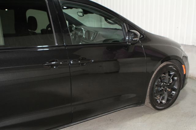 Used 2021 Chrysler Pacifica Touring-L w/ Uconnect Theater Family Group FWD image 34