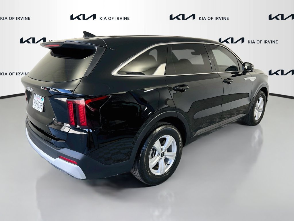 Certified 2025 Kia Sorento LX FWD image 8