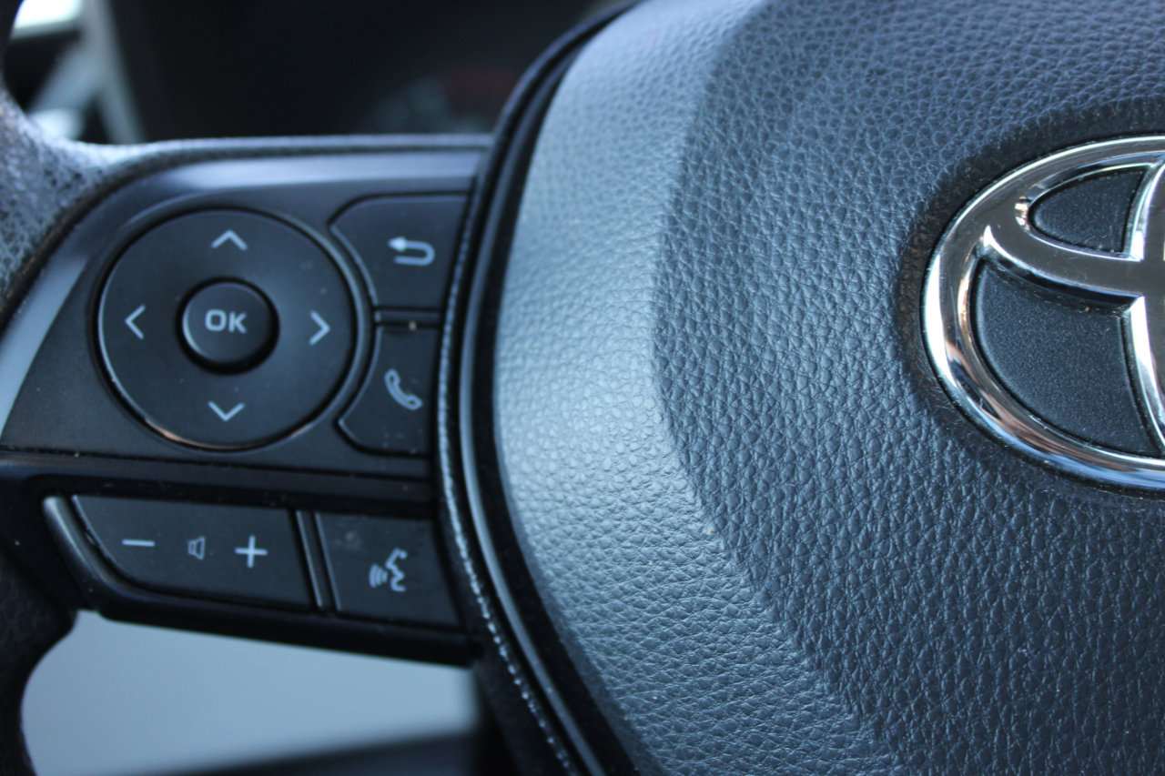 Used 2020 Toyota Corolla LE image 16