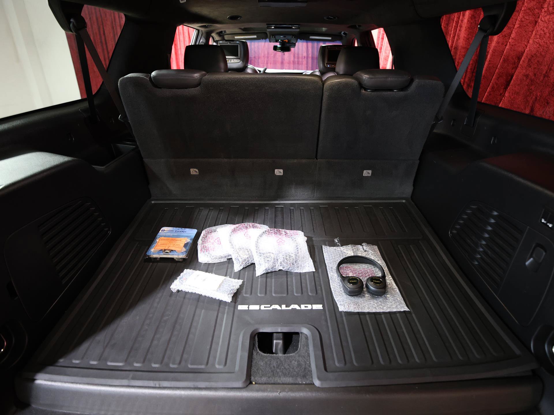 Used 2019 Cadillac Escalade ESV Platinum RWD image 30