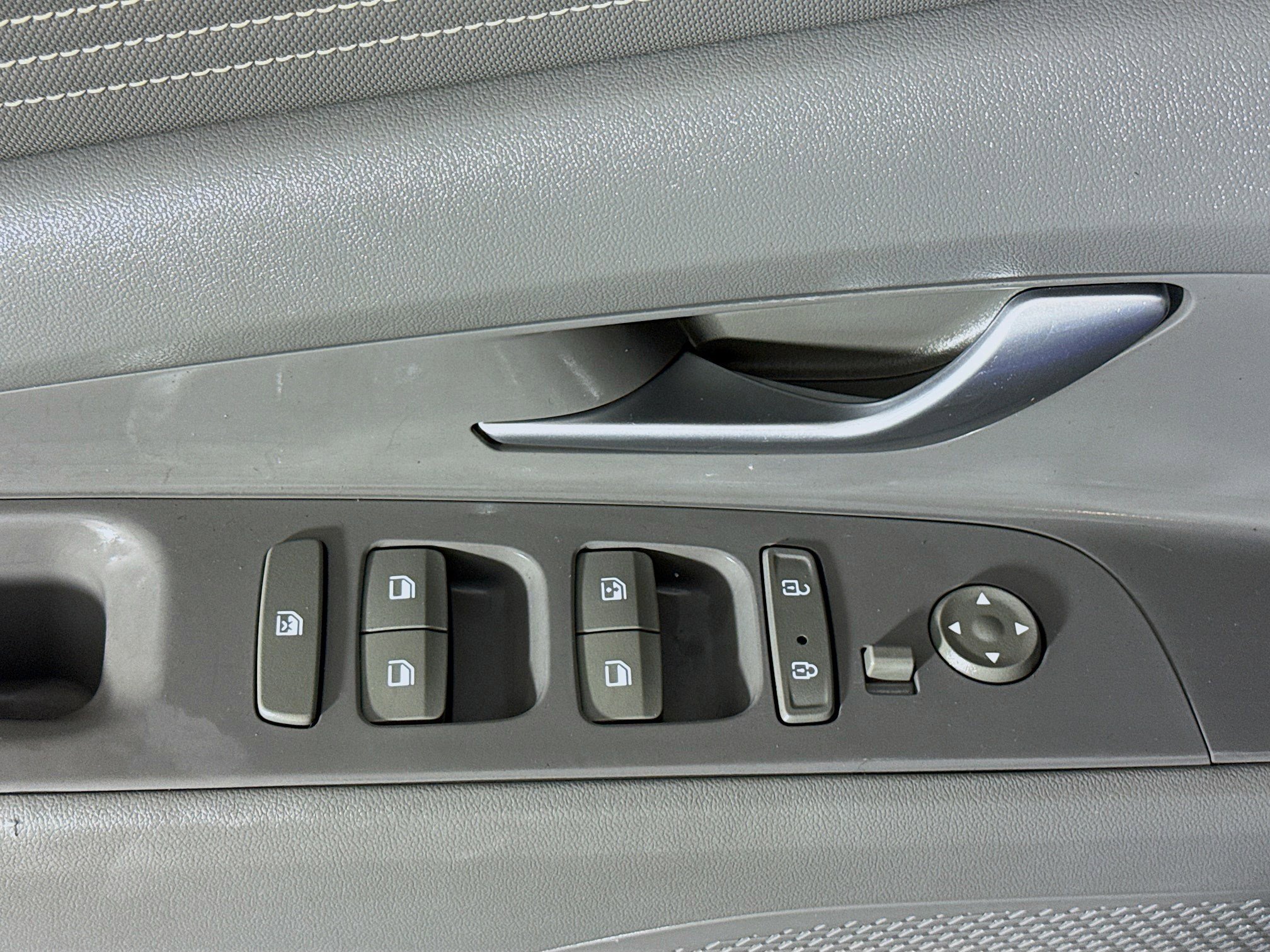 Used 2021 Hyundai Elantra SEL w/ Convenience + Premium Package image 24