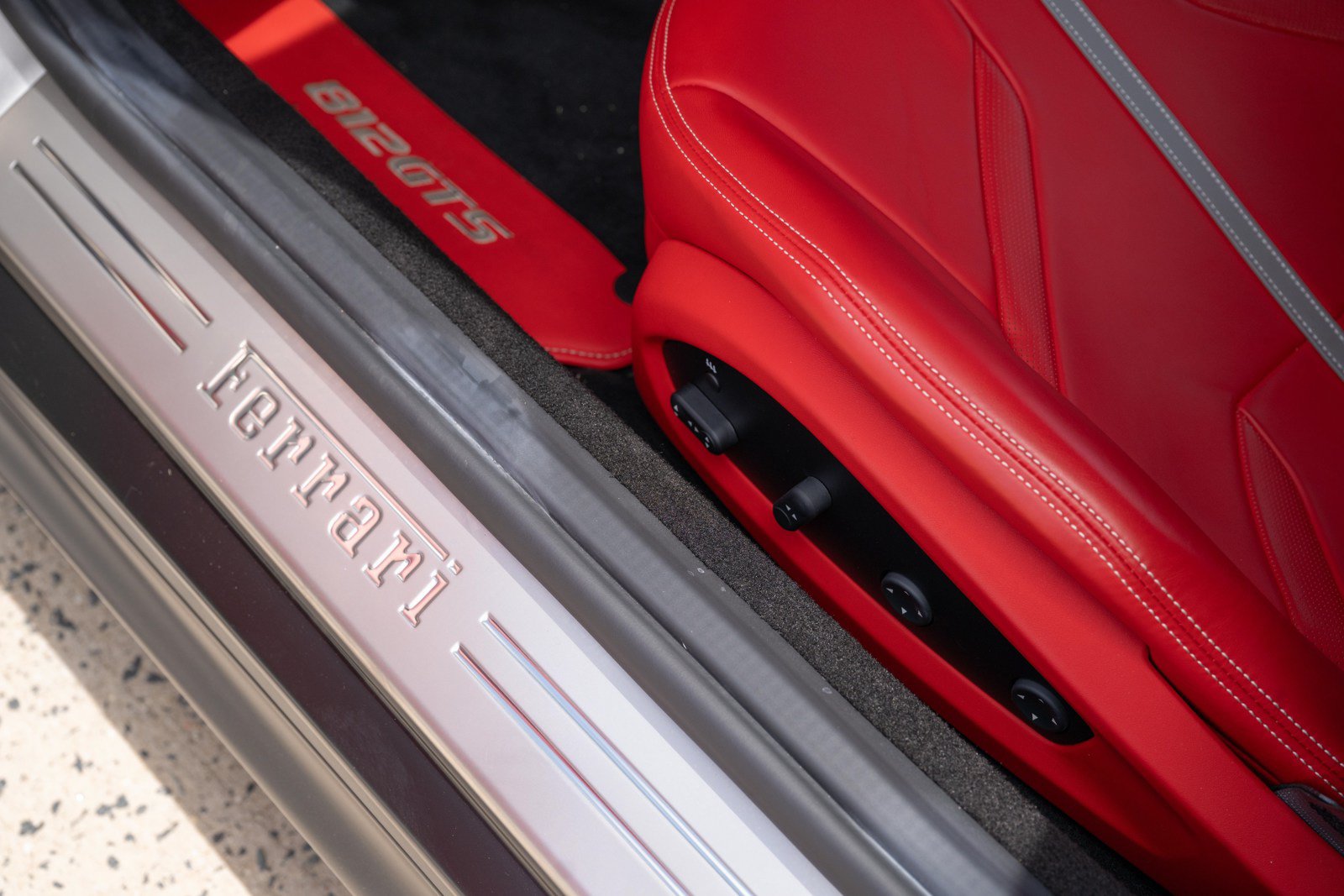Used 2022 Ferrari 812 GTS RWD image 29
