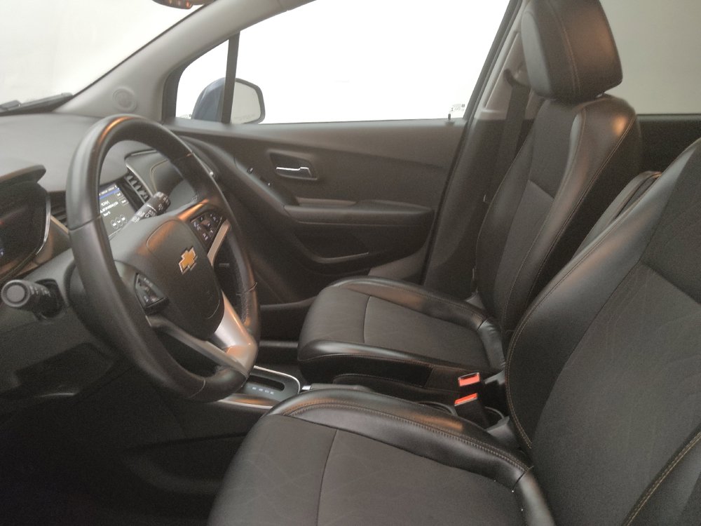 Used 2018 Chevrolet Trax LT w/ Sun & Sound Package FWD image 17