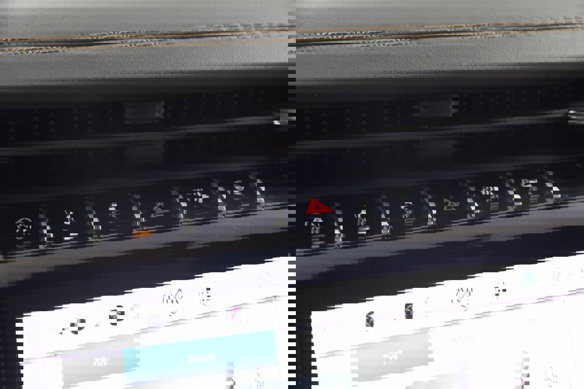 Used 2023 Jeep Grand Cherokee Summit w/ Luxury Tech Group V image 37