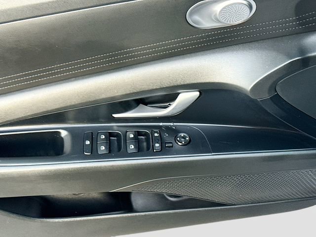 Used 2023 Hyundai Elantra SE FWD image 17