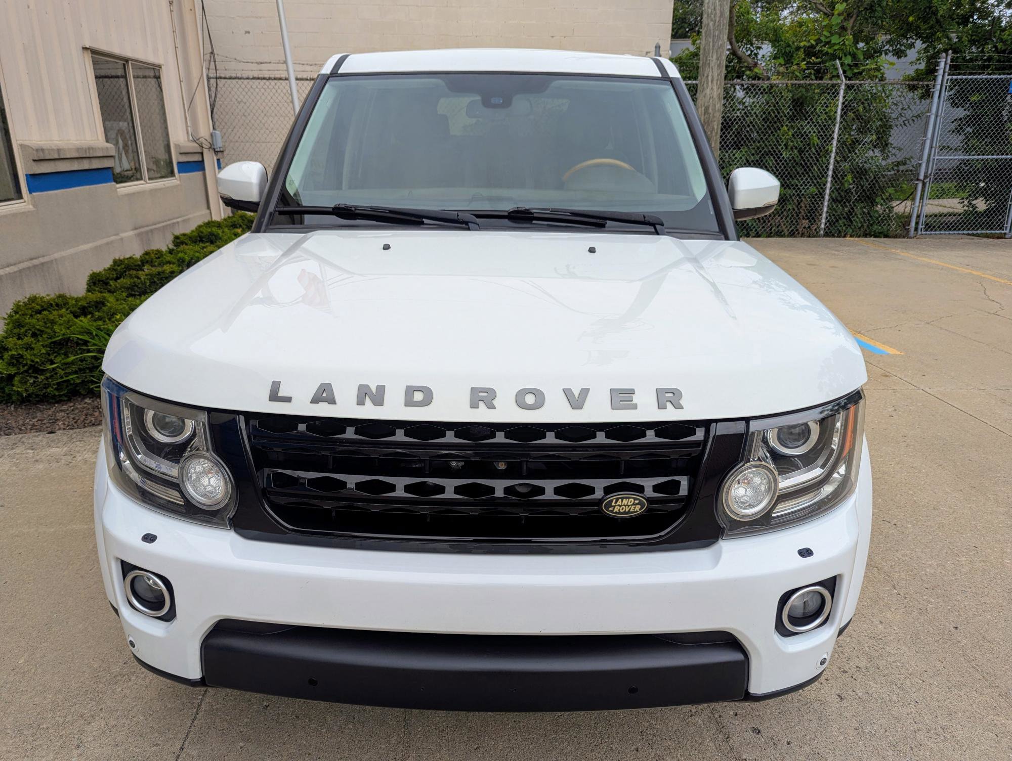 Used 2015 Land Rover LR4 HSE LUX image 2