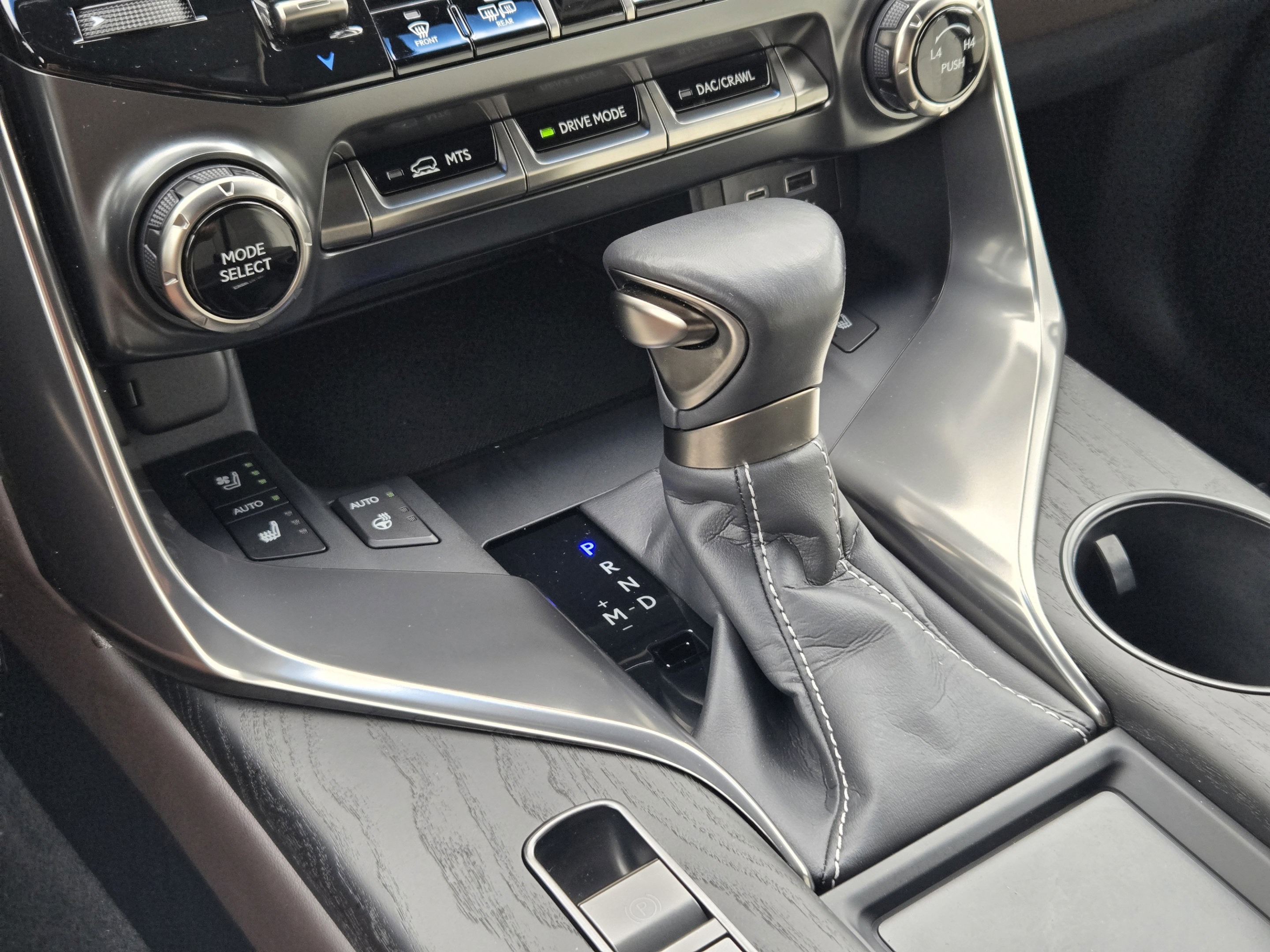 Used 2023 Lexus LX 600 4WD w/ Appearance Package image 19