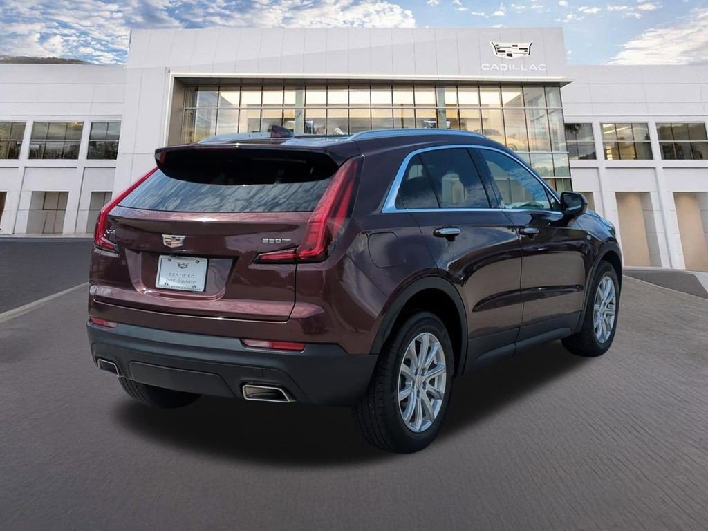 Certified 2023 Cadillac XT4 Luxury w/ Cold Weather Package image 9