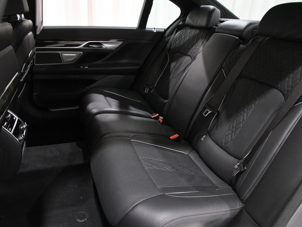 Certified 2022 BMW 740i xDrive w/ M Sport Package image 20