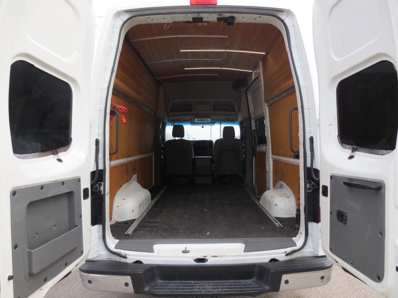 Used 2015 Nissan NV 2500 SL w/ Technology Package image 6