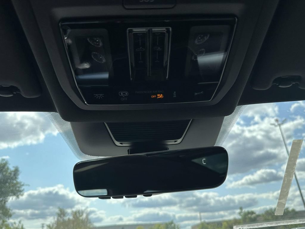 New 2026 Volkswagen Tiguan SE R-Line AWD/4WD image 25