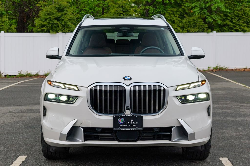 Used 2023 BMW X7 xDrive40i w/ Premium Package AWD/4WD image 2