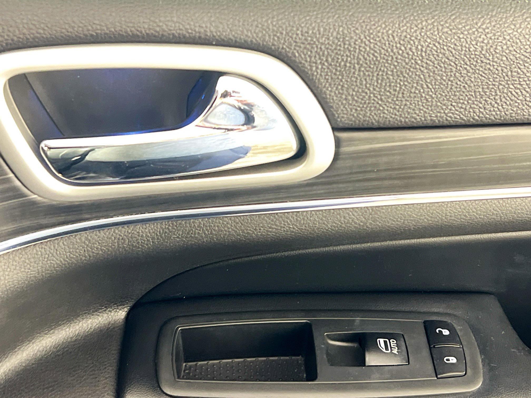 Used 2019 Jeep Grand Cherokee Limited w/ Luxury Group II image 32