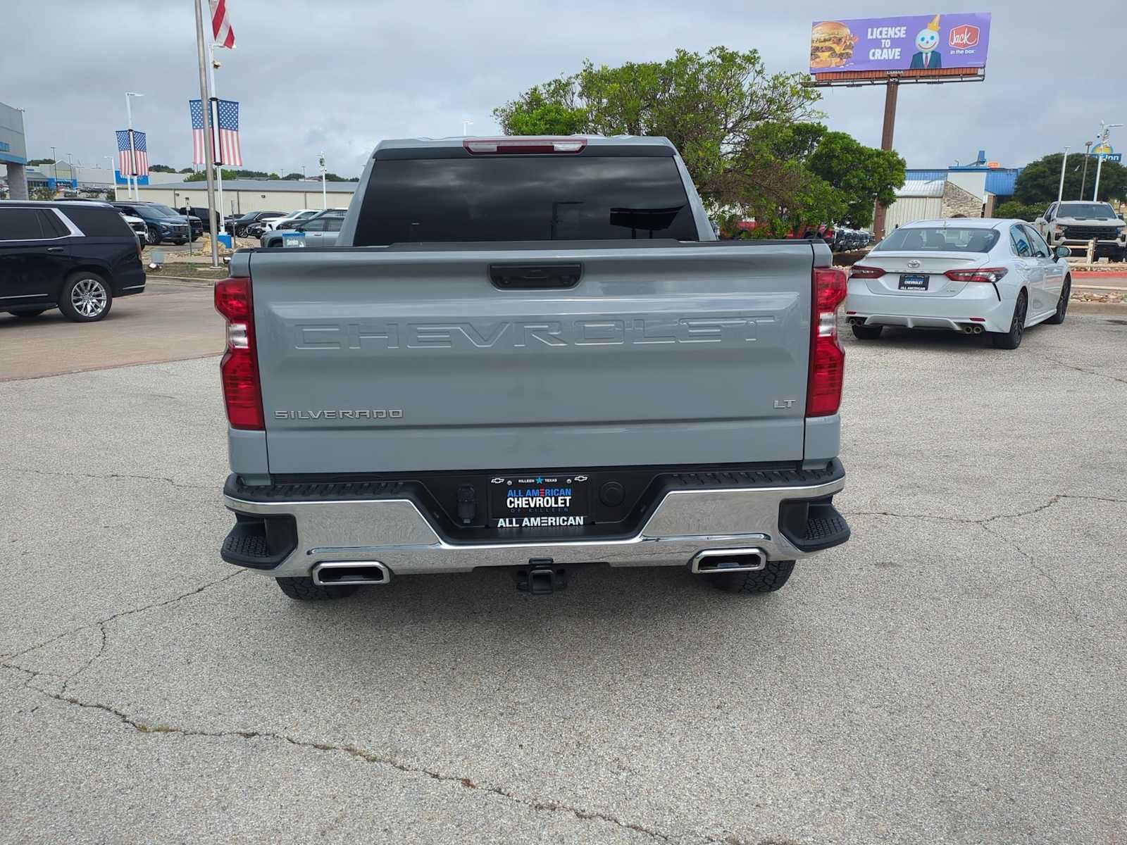 Used 2024 Chevrolet Silverado 1500 LT AWD/4WD image 7