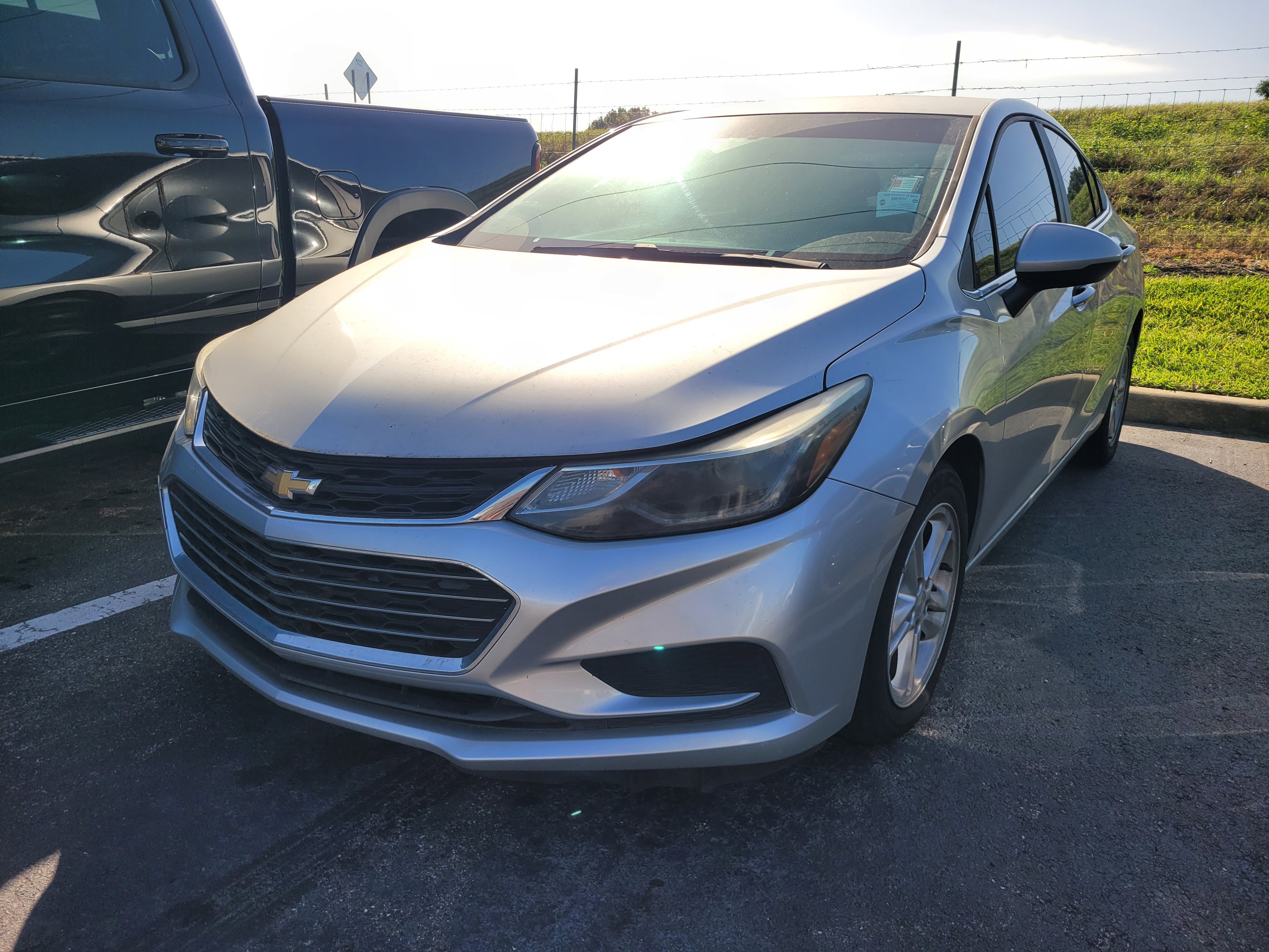 Used 2018 Chevrolet Cruze LT w/ Convenience Package image 3