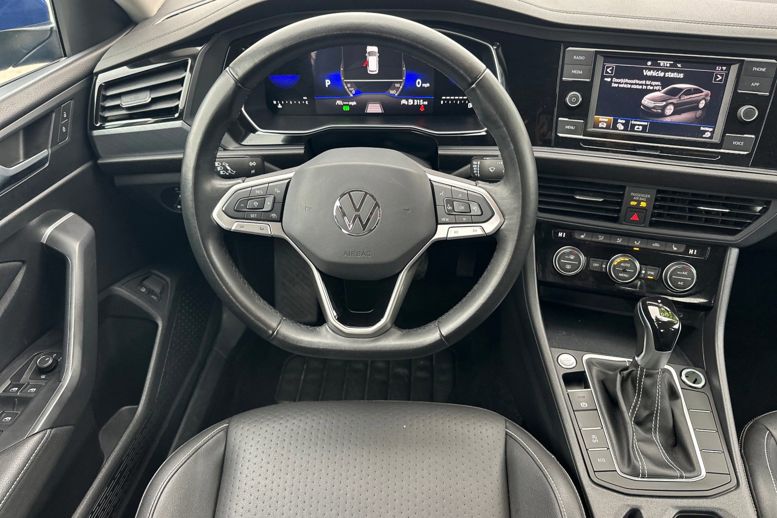 Used 2024 Volkswagen Jetta SE image 14