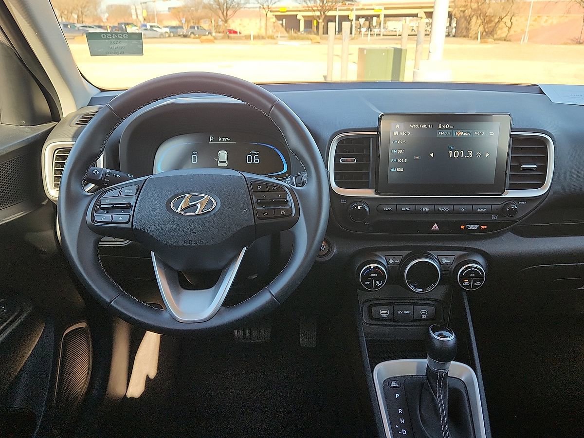 Used 2025 Hyundai Venue SEL image 6